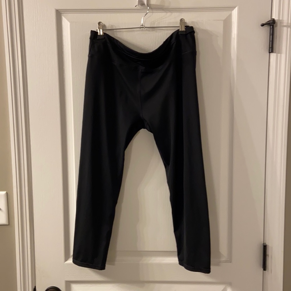 Fabletics Size Large Crop Leggings